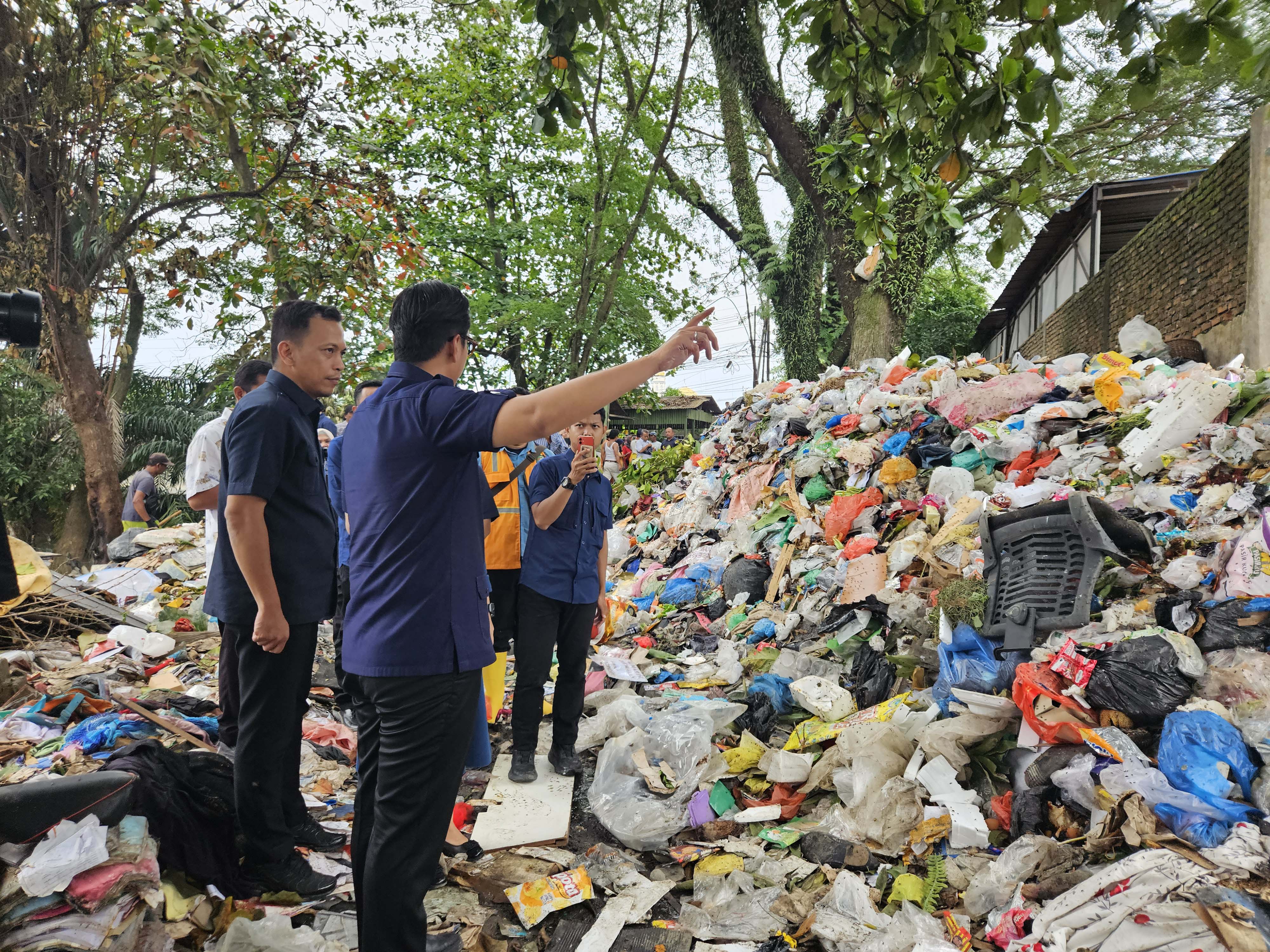 TPS SEKSAMA OVERLOAD, WALIKOTA : SEGERA TANGANI